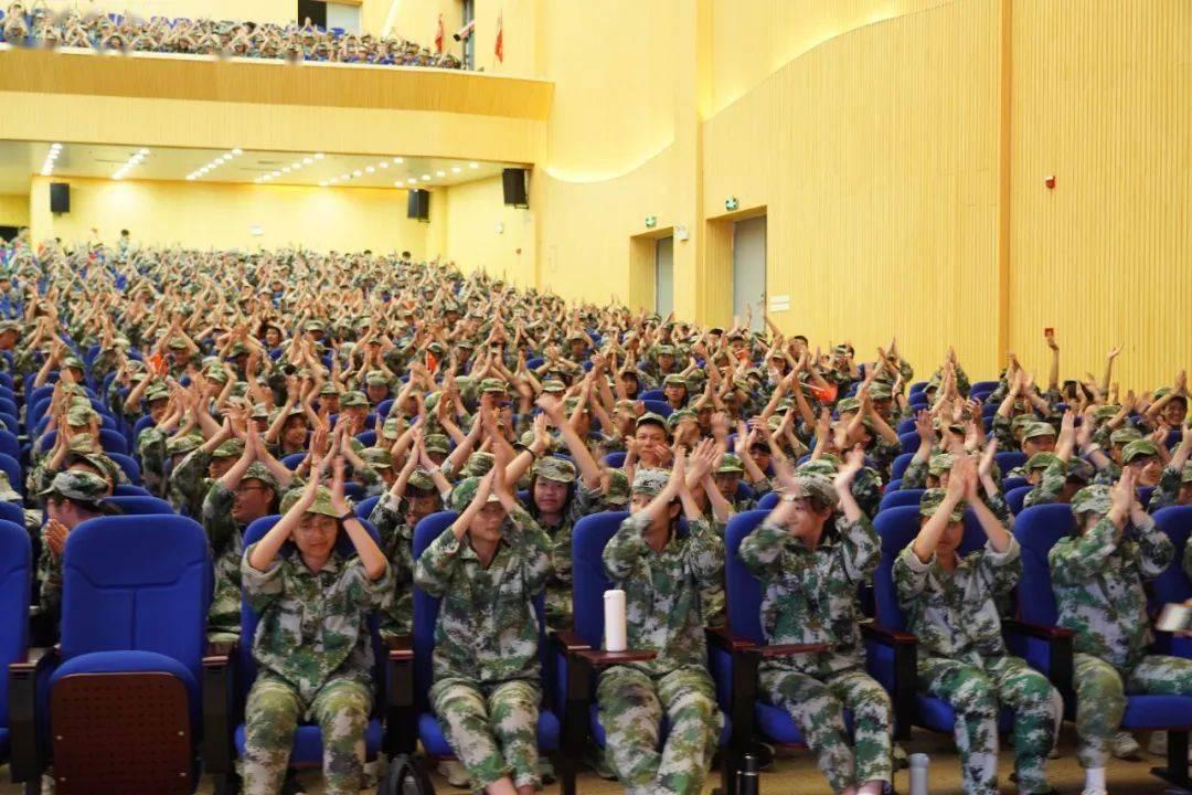 逃离野兽洞